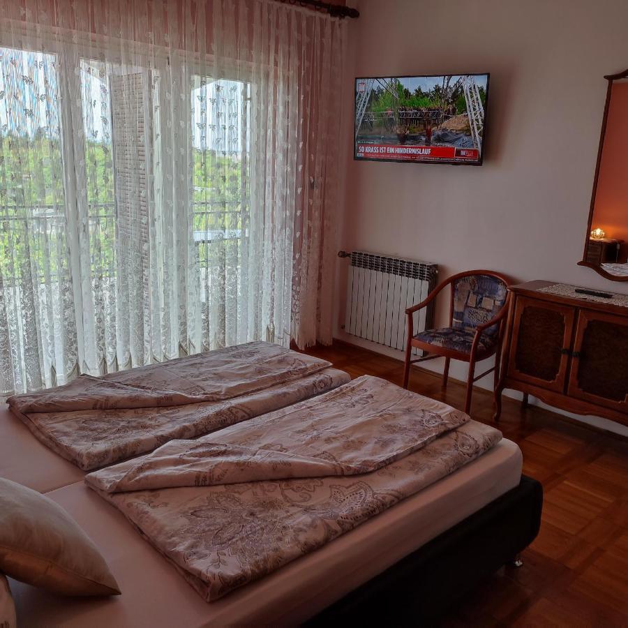 Apartments Desiree & Daniel Драмал Екстериор снимка