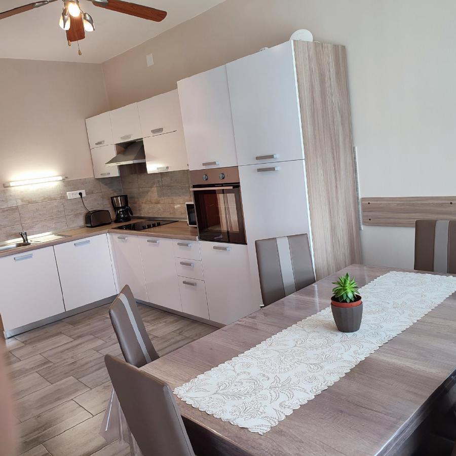 Apartments Desiree & Daniel Драмал Екстериор снимка